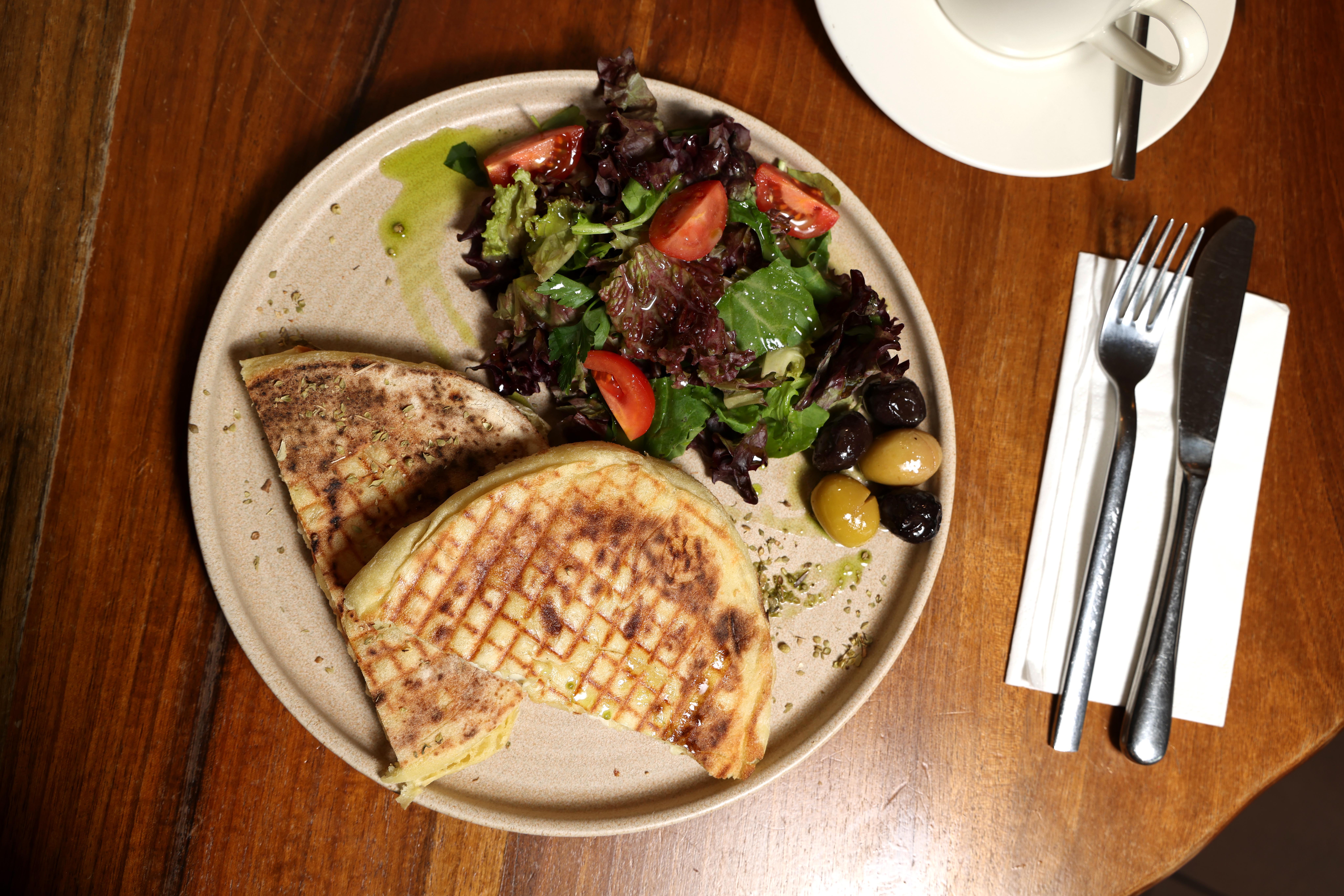 Beyaz Peynirli Bazlama Tost